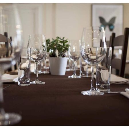 Oyo White Horse Hotel Storrington Buitenkant foto
