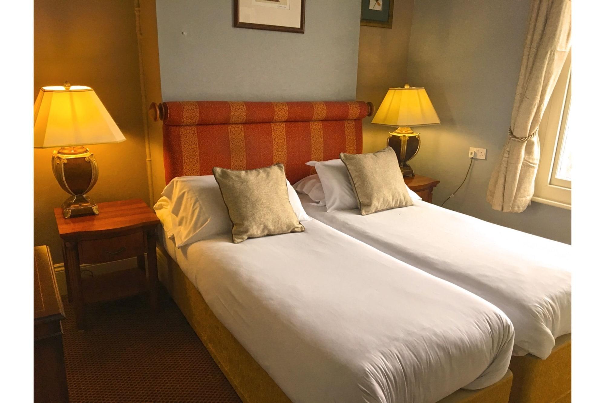 Oyo White Horse Hotel Storrington Buitenkant foto