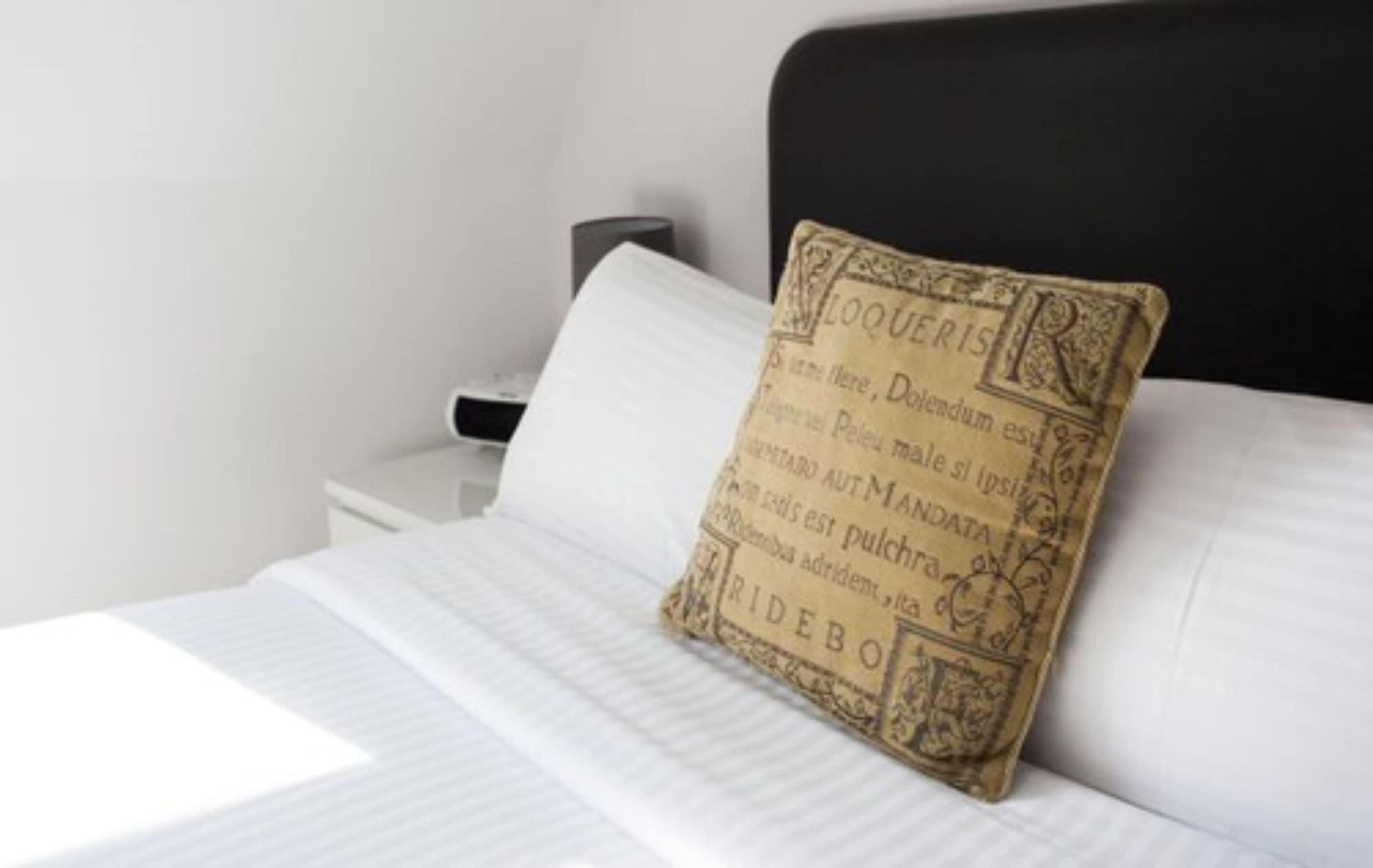 Oyo White Horse Hotel Storrington Buitenkant foto