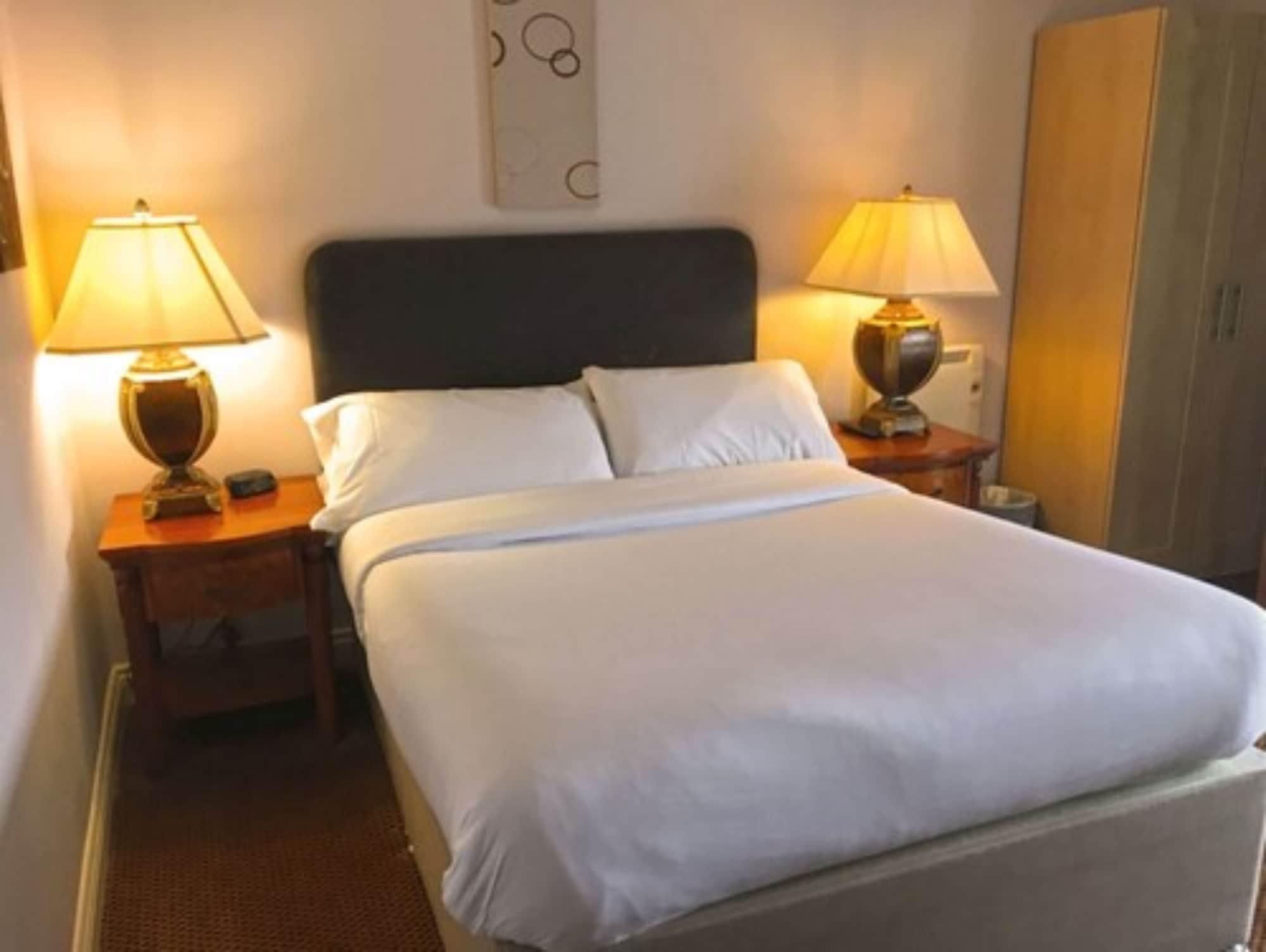Oyo White Horse Hotel Storrington Buitenkant foto