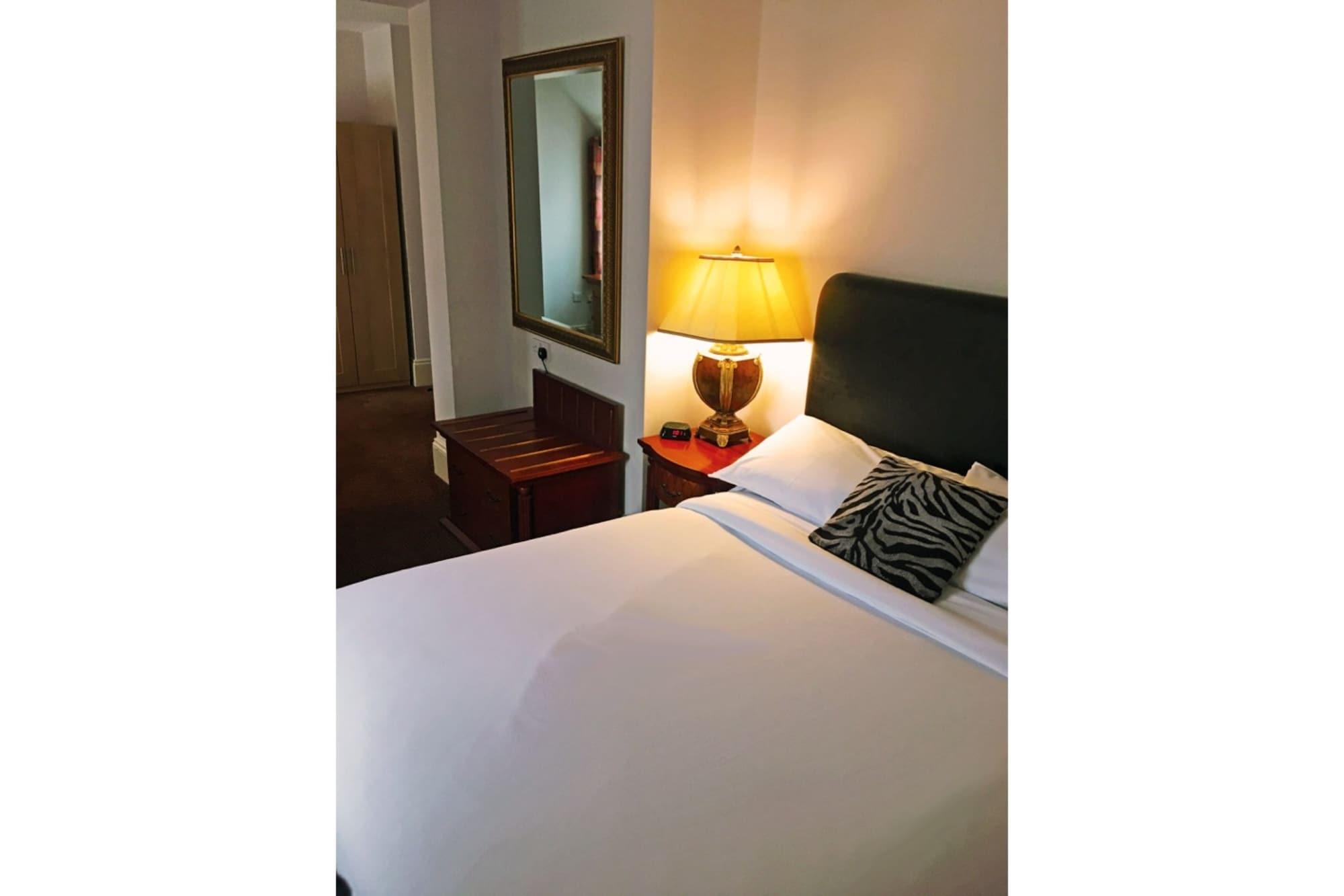 Oyo White Horse Hotel Storrington Buitenkant foto