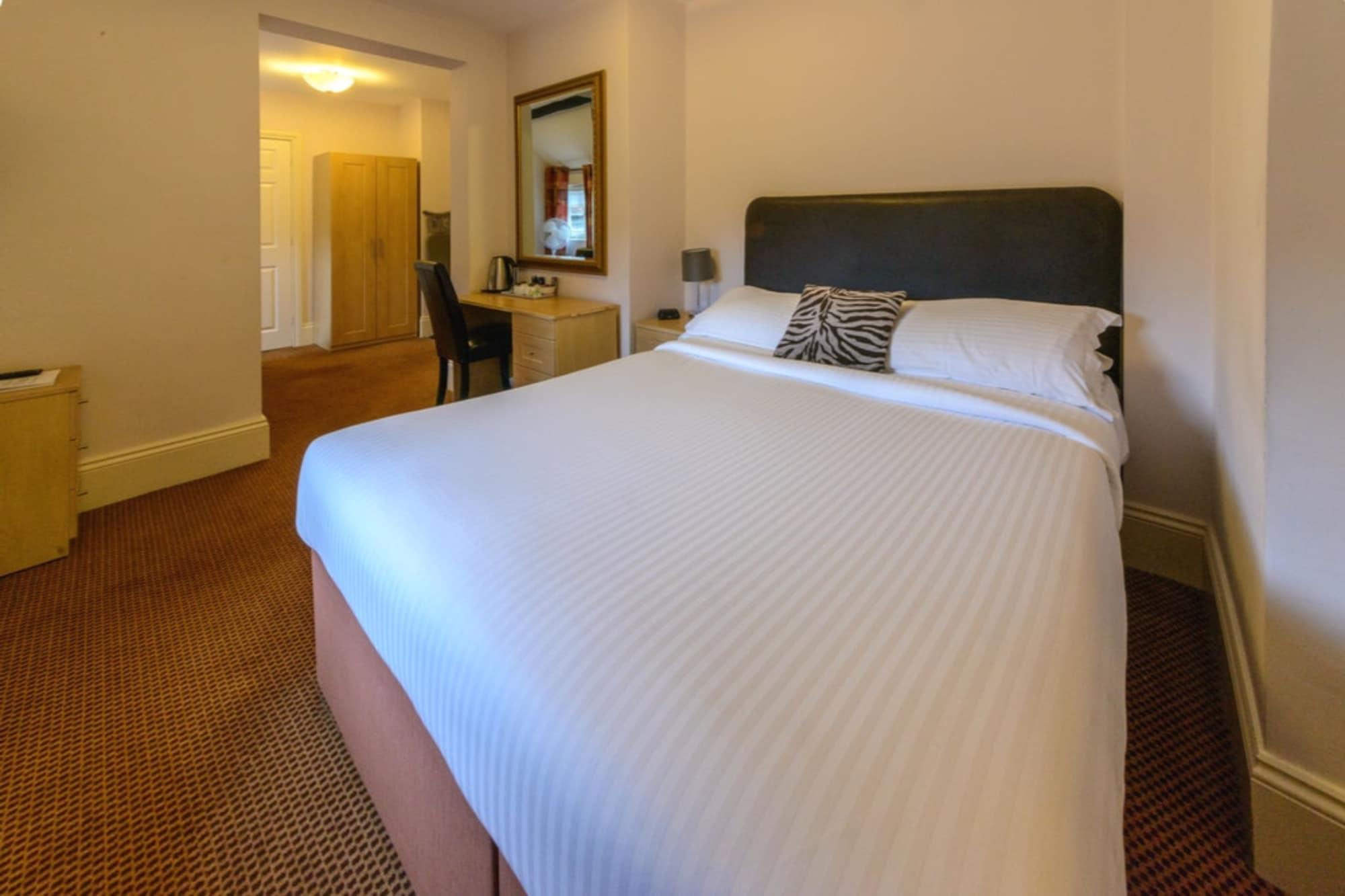 Oyo White Horse Hotel Storrington Buitenkant foto