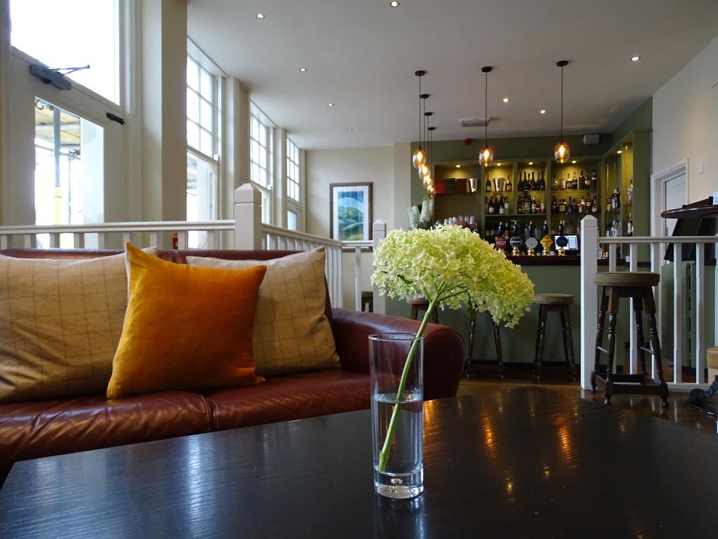 Oyo White Horse Hotel Storrington Buitenkant foto