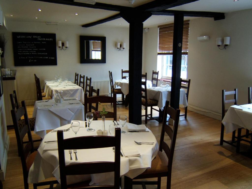 Oyo White Horse Hotel Storrington Buitenkant foto