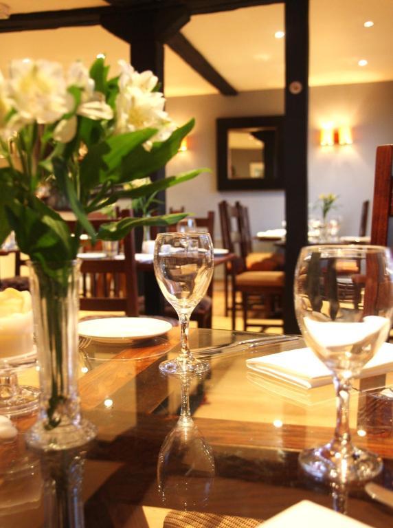 Oyo White Horse Hotel Storrington Buitenkant foto