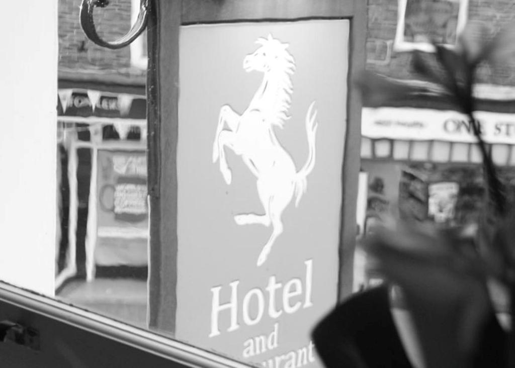 Oyo White Horse Hotel Storrington Buitenkant foto