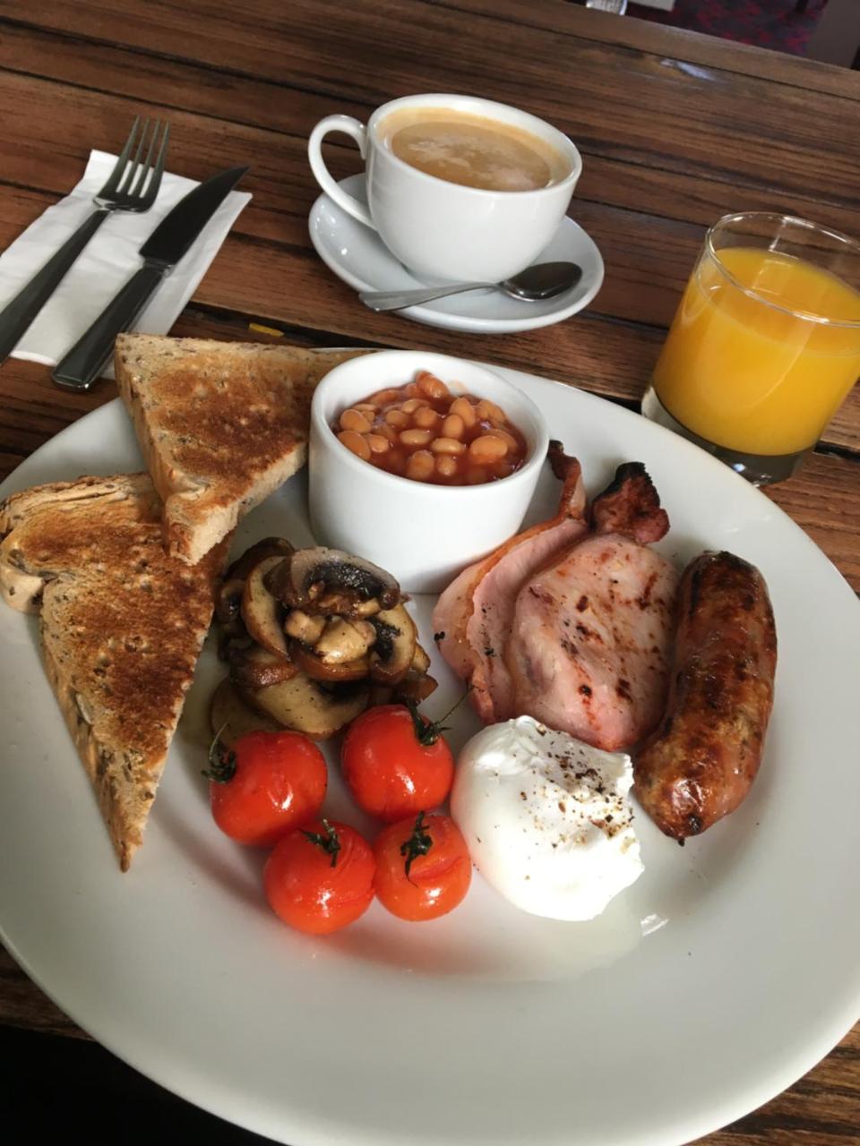 Oyo White Horse Hotel Storrington Buitenkant foto